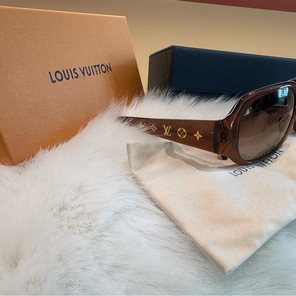 Authentic and certified Louis Vuitton sunsglasses with case, bag and box - Picture 2 of 6